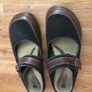 White Mountain Clogs